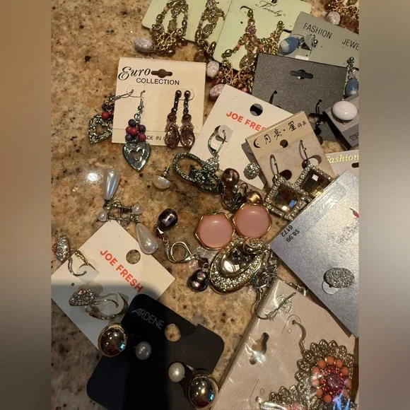 Variety of vintage costume jewelry - Earrings - Picture 2 of 16